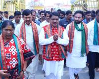 వన దేవతలను దర్శనం చేసుకున్న కేంద్రం మంత్రులు