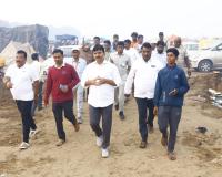 ఏమైనా సమస్యలు ఉన్నాయా..?  జాతరలో భక్తులతో పొoగులేటి