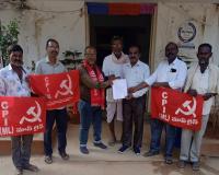 మహాత్మా గాంధీ జాతీయ గ్రామీణ ఉపాధి హామీ పథకాన్ని యధాతధంగా కొనసాగించాలి 