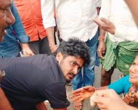 లారీ ఢీకొని యువకుడికి గాయాలు    --పరిస్థితి విషమం, ఆసుపత్రికి తరలింపు 