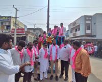 పోటాపోటీగా నామినేషన్లు వేసిన   కాంగ్రేస్, బి అర్ ఎస్.పార్టిల అభ్యర్థులు