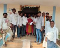 సేవాలాల్ విగ్రహానికి స్థలం కేటాయించాలి.....తహసిల్దార్‌కు గిరిజన నాయకుల వినతిపత్రం