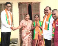 17వార్డ్ లో బిజెపి అభ్యర్థి ప్రమీల తరుపున ఇంటింటి ప్రచారంలో పాల్గొన్న ....బీజేపీ జిల్లా మాజీ అధ్యక్షులు ఎస్.రామచంద్రారెడ్డి