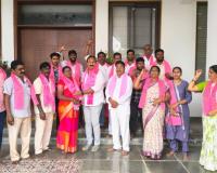 మున్సిపల్ ఎన్నికల వేళ బీఆర్‌ఎస్ పార్టీలో చేరికల జోరు