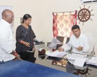 భూ భారతి దరఖాస్తులను త్వరితగతిన పరిష్కరించాలి..   జిల్లా కలెక్టర్  బి.యం. సంతోష్