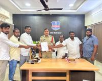 గొల్ల కురుమ కుల చిహ్నానికి అవమానం  బాధ్యులపై కఠిన చర్యలు తీసుకోవాలి గొల్ల కురుమ సంఘం డిమాండ్