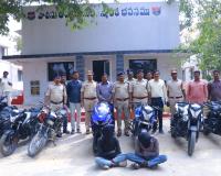 మోటార్ సైకిల్ దొంగతనాల ముఠా అరెస్టు. 