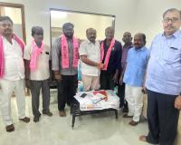 పరకాలలో కాంగ్రెస్–బీజేపీలకు షాక్..  12,14 వార్డుల్లో బీఆర్‌ఎస్ లో చేరికలు..