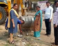 డ్రైనేజ్ పనుల నిర్మాణానికి భూమి పూజ  ఉప సర్పంచ్ రాథోడ్ జనాబాయి 