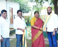 మంత్రి సీతక్క సమక్షంలో కాంగ్రెస్ పార్టీలో చేరిన రాష్ట్ర గిరిజన బంజారా నాయకులు  పోరిక రాహుల్ నాయక్.