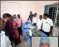 కార్పొరేట్ వైద్య వృత్తిలో తులసి మొక్క డాక్టర్ ఆలేటి వైద్య సహాయంతో మానవత్వం చాటుకుంటున్న డాక్టర్ శ్రీనివాస్