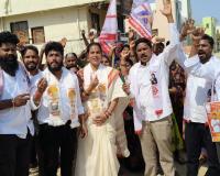 ఆదిలాబాద్ మున్సిపాలిటీ లోని 6 వ వార్డు లో ఇంటింటా ప్రచారం నిర్వహించిన ... జనసేన పార్టీ అభ్యర్థి సుస్మిత  సంతోష్ సింగ్