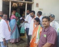 వేములవాడ మున్సిపల్ 6వ వార్డు నాంపల్లిలో కాంగ్రెస్ అభ్యర్థి కాశ శ్రీనివాస్ గడపగడప ప్రచారం