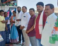 నాయకుడు కాదు సేవకుడిగా ఆదరించండి 6 వార్డు కాంగ్రెస్ అభ్యర్థి కాశ శ్రీనివాస్