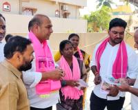 మీ కుటుంబ సభ్యురాలిని.   అందరి అభివృద్ధికి కృషి చేస్తా.... కారు గుర్తుకు ఓటు వేసి గెలిపించగలరు