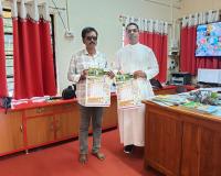 విజన్ ఆంధ్ర దిన పత్రిక క్యాలెండర్లను ఆవిష్కరించిన...చావరా స్కూల్ ప్రిన్సిపల్ జిన్స్ థామస్