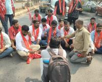  లేబర్ కోడ్లను వ్యతిరేకిస్తూ జాతీయ రహదారి వద్ద బైఠాయింపు...