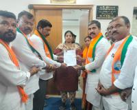 'పొలిటికల్' కాన్ఫరెన్స్ పై కలెక్టర్ కు ఫిర్యాదు చేసిన బిజెపి నాయకులు