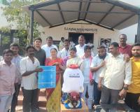 రైతులకు సబ్సిడీపై వ్యవసాయ పనిముట్లు పంపిణీ  మార్కెట్ కమిటీ చైర్మన్ కొమిరిశెట్టి విజయ