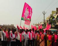 17వ వార్డు లో బిఅర్ఎస్ జేండా కాలనీవాసులుకు దన్యవాదాలు తెలిపిన  మాస్టర్ మధుకుమార్(న్యాయవాది)