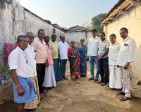 మృతుని కుటుంబానికి ఆర్థికంగా చేయూత అందించిన ఉమేష్ గౌడ్.