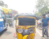 రోడ్డు ప్రమాదంలో ఇద్దరికీ తీవ్ర గాయాలు 