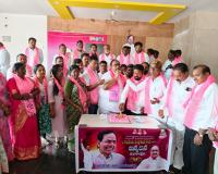 హుస్నాబాద్ లో ఘనంగా కెసిఆర్ జన్మదిన వేడుకలు