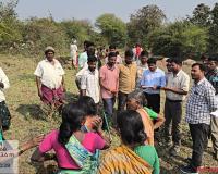 బోరేగాం లో లేబర్ వర్క్ సైట్‌ను సందర్శించిన తానూర్ ఎంపీడీవో