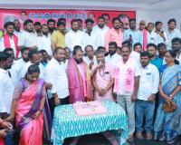 నల్లగొండలో ఘనంగా కేసీఆర్ జన్మదిన వేడుకలు 