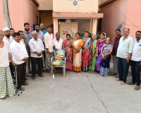 50 కిలోల బియ్యం అందజేసి ఉదారత చాటుకున్న  ఇందిరమ్మ కాలనీ గ్రామ సర్పంచ్ గడ్డం రచన మధుకర్ (చోటు).