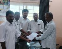 హుస్నాబాద్ లో మహానీయుల విగ్రహలు  ఏర్పాటు చేయాలి...  బి ఆర్ యస్ పార్టీ పక్షాన హుస్నాబాద్ మున్సిపల్ మేనేజర్ కు వినతిపత్రం