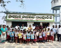 బోరజ్ మండలం రాంపూర్‌లో విద్యార్థులకు ఎగ్జామ్ కిట్ల పంపిణీ