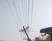 విరిగిన విద్యుత్ స్థంభం.... నిలిచిన విద్యుత్ సరఫరా..