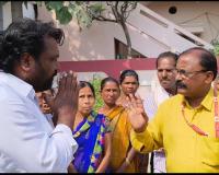 పింఛన్ల కోసం తిరుగుతున్న వృద్ధులు,వికలాంగులు..  వృద్ధులు,వికలాంగుల కష్టాలు పట్టించుకునే వారు లేరా..?