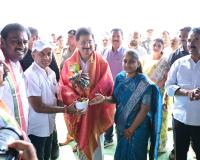 పట్టణానికి వాటర్ సప్లై చేసే విధంగా అవకాశం కల్పించాలని...మంత్రికి విన్నవించిన... మున్సిపల్ చైర్మన్ బండారి అనూష సతీష్                             