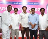 ఆలంపూర్ బీఆర్ఎస్ కౌన్సిలర్లను సన్మానించిన  కేటీఆర్