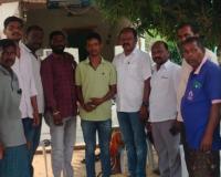 మృతుడు కుటుంబానికి ఆర్థిక సహాయం.