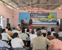 ఆన్లైన్ ద్వారానే రైతులకు యూరియా విక్రయం చేయాలి... నిబంధనలు ఉల్లంఘిస్తే లైసెన్సులు రద్దు, వ్యవసాయ శాఖ చట్టం ప్రకారం కేసులు నమోదు... ఏవో వెంకట్: 