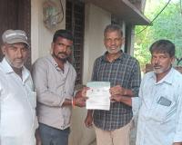 సీఎంఆర్ఎఫ్ చెక్కుల పంపిణీ 