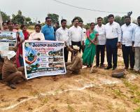 ఫార్మ్ పాండ్ నిర్మాణ పనులను ప్రారంభించిన అదనపు కలెక్టర్