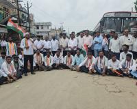 రాహుల్ గాంధీ అరెస్టుకు నిరసన ఉట్నూర్ లో  కాంగ్రెస్ ధర్నా