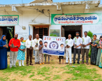 సుల్తాన్పూర్‌లో ఇంటింటికీ  మొక్కల పంపిణీ