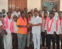 చిన్నగుంటపల్లి కాంగ్రెస్ కార్యకర్తలు బి.ఆర్.ఎస్ పార్టీలో చేరిక