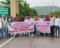 అక్రిడిటేషన్ కార్డుల జారీకి డిమాండ్.