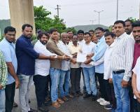 అక్రిడిటేషన్ కార్డుల జారీకి డిమాండ్.