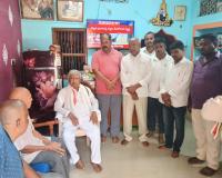 బాధిత కుటుంబాలను పరామర్శించిన,మాజీ ఎమ్మెల్యే