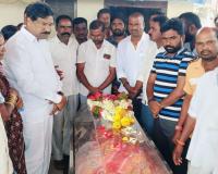 పార్థివ దేహానికి నివాళులర్పించిన -మాజీ తొలి ఉప ముఖ్యమంత్రి రాజయ్య