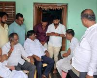 మాజీ సర్పంచులను పరామర్శించిన గోలి శ్రీనివాస్ రెడ్డి