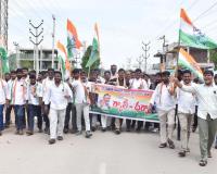 రాహుల్, ప్రియాంక గాంధీల అరెస్ట్‌కు నిరసనగా మర్రిగూడలో కాంగ్రెస్ భారీ ర్యాలీ
