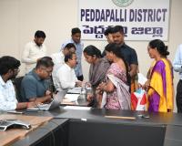 అర్జీల పరిష్కారం సత్వరమే చేయాలి : కలెక్టర్